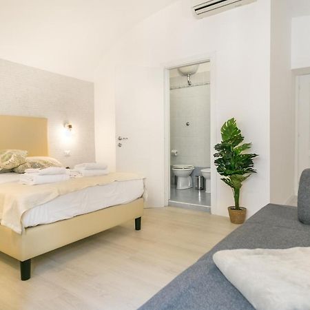 White Candia Guesthouse Rome Bagian luar foto